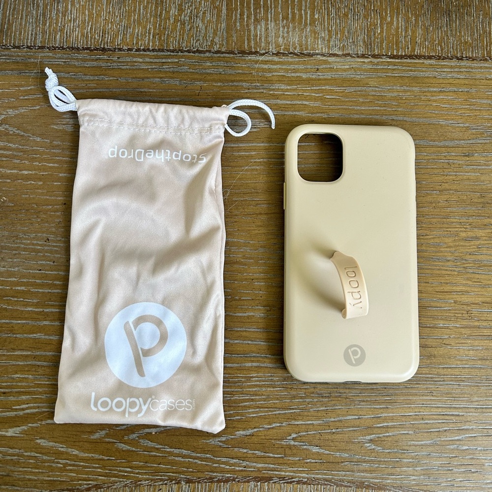 Loopy iPhone 11 or XR (6.1” screen) Sandstone color with bag